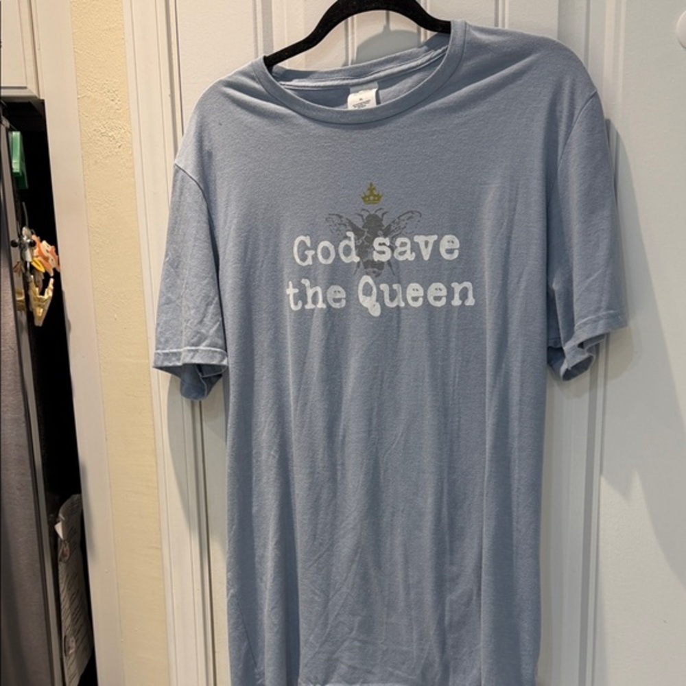 God Save The Queen Graphic Tee -‎ Light Blue XL 48 chest 39 length      5139